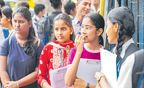 Students express satisfaction over first day of JEE Main exam
