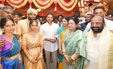 YS Jagan Attends Marriage Function At Kurnool