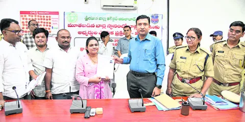 బార్ల ఎంపికకు లక్కీ డ్రా 