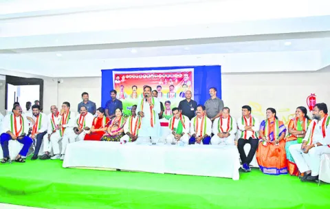 పార్టీ కేడర్‌ను పట్టించుకోవడం లేదు