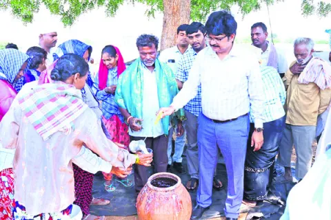 కేంద్రాల్లో మెరుగైన వసతులు కల్పించాలి