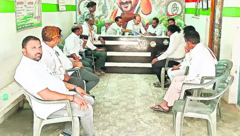 పార్టీ పటిష్టతకు పాటుపడాలి

