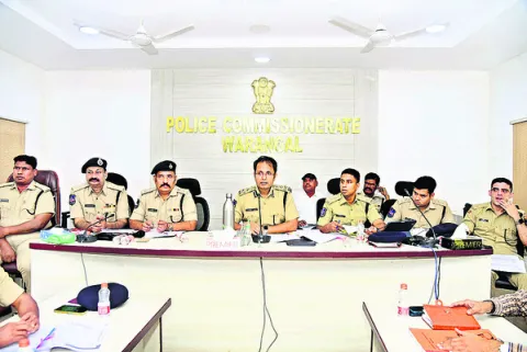 దొంగలపై నిఘా పెట్టాలి