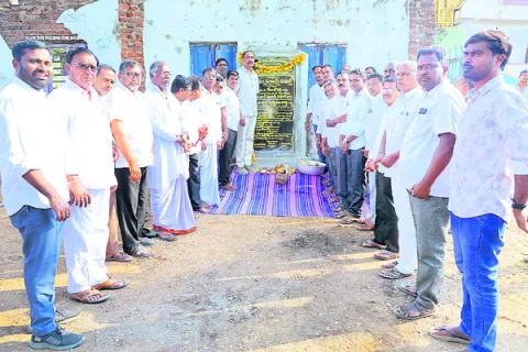 విద్య, వైద్యానికి ప్రాధాన్యం
