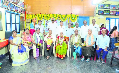 రిటైర్డ్‌ ఉద్యోగులు సామాజిక సేవ చేయాలి