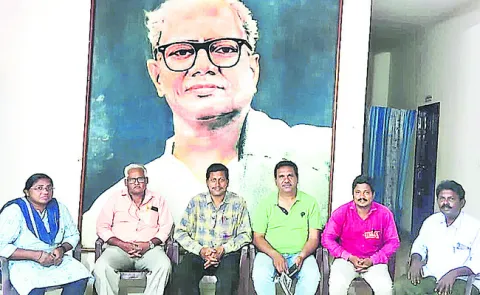 ఉప ముఖ్యమంత్రి పవన్‌ హడావుడితో పోర్టుకు నష్టం
