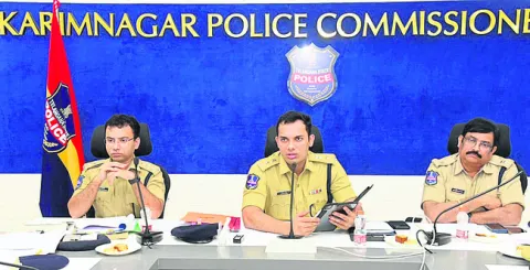 సీఐలు పోలీస్‌స్టేషన్లను సందర్శించాలి