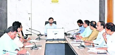 విద్యాసంస్థల్లో మరుగుదొడ్లు నిర్మించాలి