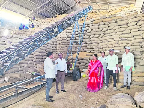 రైతులను ఇబ్బందులకు గురిచేస్తే చర్యలు