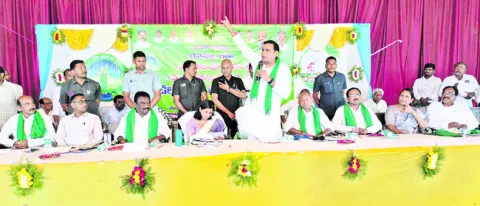 మాటకు కట్టుబడి పనిచేస్తాం
