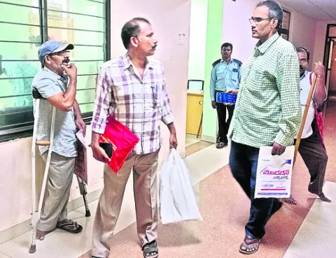దివ్యాంగ టీచర్లకు సదరం కష్టాలు 