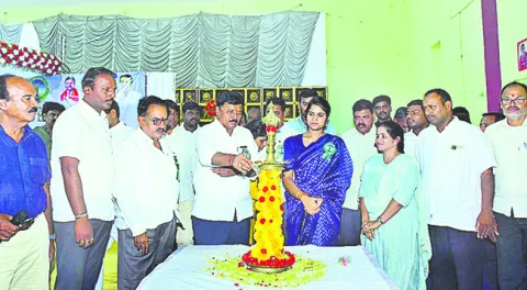 భూ భారతిపై అవగాహన ఉండాలి
