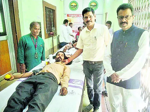 53 యూనిట్ల రక్తం సేకరణ 