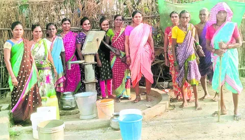తాగునీటి కోసం నిరసన
