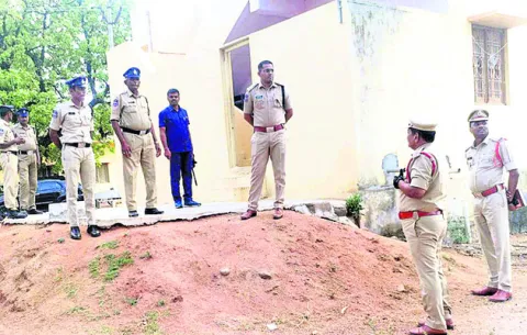 ఫిర్యాదులపై స్పందించాలి
