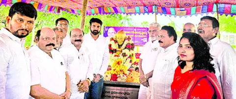 తెలుగువారందరూ వావిలాలను స్మరించుకోవాలి 
