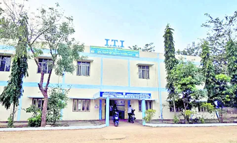 ఐటీఐలో ప్రవేశాలకు నోటిఫికేషన్‌ విడుదల