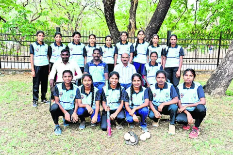 ఇంటర్‌ వర్సిటీ సాఫ్ట్‌బాల్‌ టోర్నీకి మహిళా జట్టు