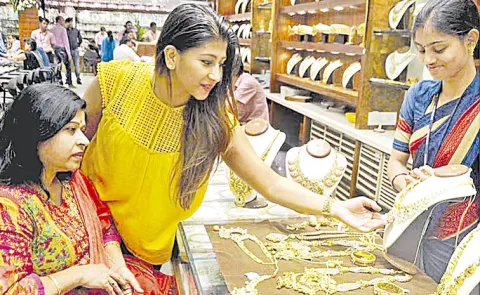 Jewellery Sales On Akshaya Tritiya May Touch Rs 16000 Crore Despite Mixed Trends1