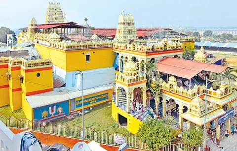 Common devotees face hardships due to lack of facilities In Bhadradri
