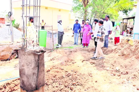ఇళ్ల నిర్మాణంలో నాణ్యత లోపించొద్దు 