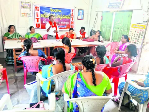 ‘ప్రభుత్వరంగ సంస్థల ప్రైవేటీకరణ ఆపాలి’ 
