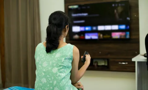 tv channel employees complaint on young woman