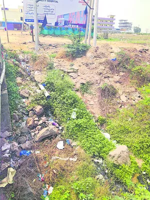 అనుమతి లేకుండానే నిర్మాణాలు 