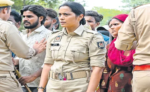 Sakshi Guest Column On Santosh Movie