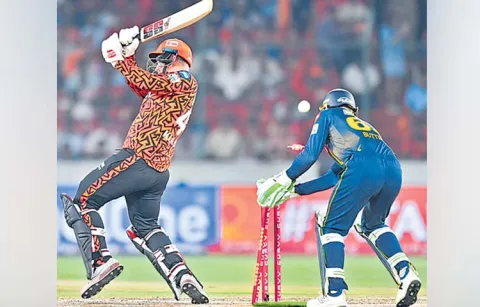 Sunrisers Hyderabad suffer fourth consecutive defeat