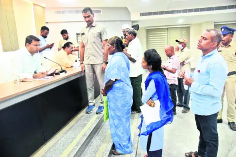 ఫిర్యాదులను త్వరగా పరిష్కరించాలి 