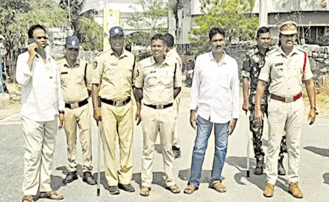 TDP Leaders Rowdyism in Bommireddypalle Kurnool District