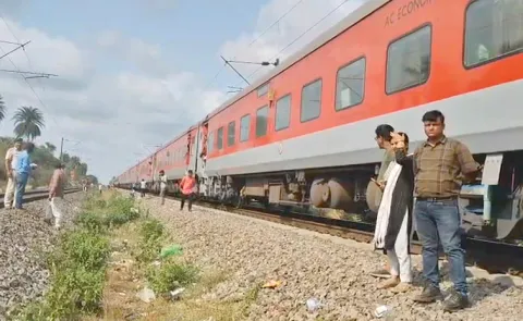 Falaknuma Superfast Express Train Splits Into Two Parts In Srikakulam