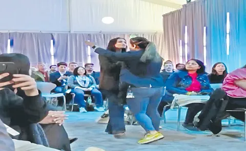 Indian-American techie shouts Shame on you to Microsoft