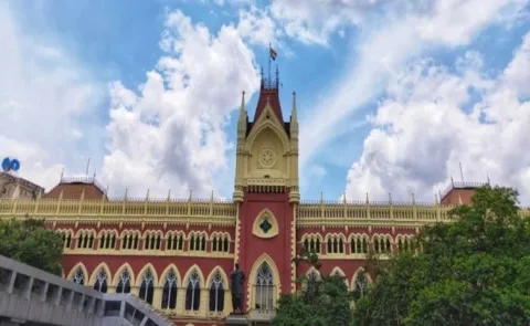 Consumer forum cannot issue warrant of arrest: Calcutta HC