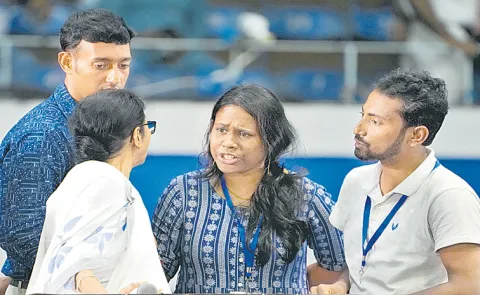 Mamata Banerjee meets sacked West Bengal teachers