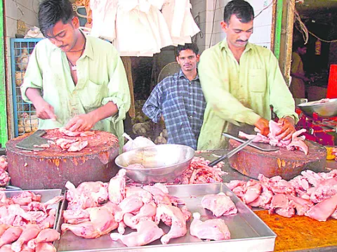 తగ్గని చికెన్‌ ధరలు 