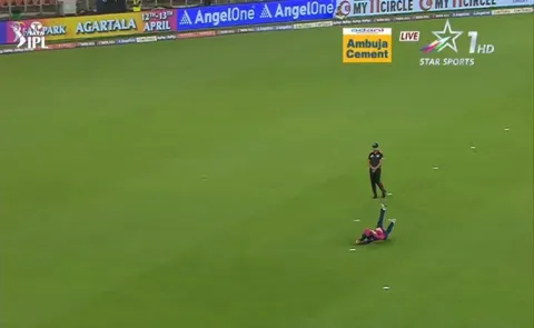 GT VS RR: No Look Shot From Rashid Khan, Jaiswal Takes A Stunner