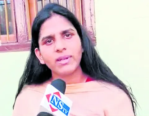 ప్రియుడి ఇంటి ముందు ట్రాన్స్‌జెండర్‌ ధర్నా 