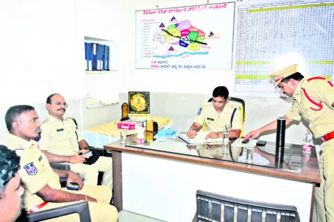 బాధితులకు సత్వర న్యాయం అందేలా చూడాలి 