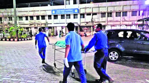 ఇంట్లోకి చొరబడి రౌడీషీటర్‌ హత్య 