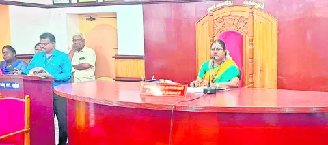 మున్సిపల్‌ సిబ్బంది వేతనానికి రూ. 60 వేల విరాళం 