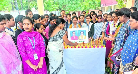 నర్సింగ్‌ విద్యార్థులకు నివాళి 
