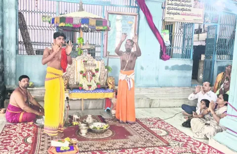 శాస్త్రోక్తంగా నిత్యకల్యాణం