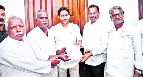 పొగాకు రైతుల సమస్యలు 
