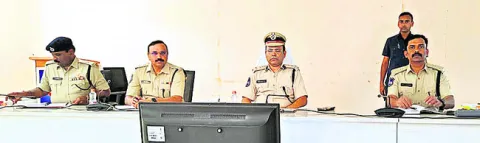 పెండింగ్‌ కేసులపై ప్రత్యేక దృష్టి