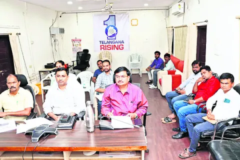 ధాన్యం కొనుగోళ్లలో వేగం పెంచాలి
