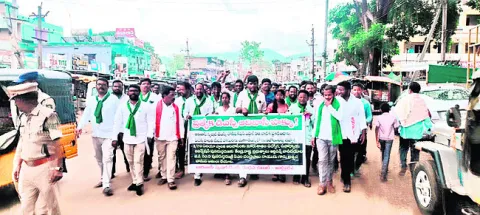 ప్రత్యేక డీఎస్సీ కోసం ముట్టడి 