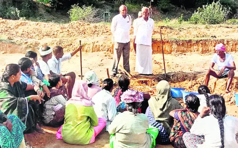 టమాటా రైతులకు గిట్టుబాటు ధర కల్పించాలి