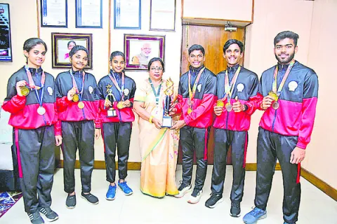 రోప్‌ స్కిప్పింగ్‌లో ‘నన్నయ’కు  ఓవరాల్‌ చాంపియన్‌షిప్‌ 